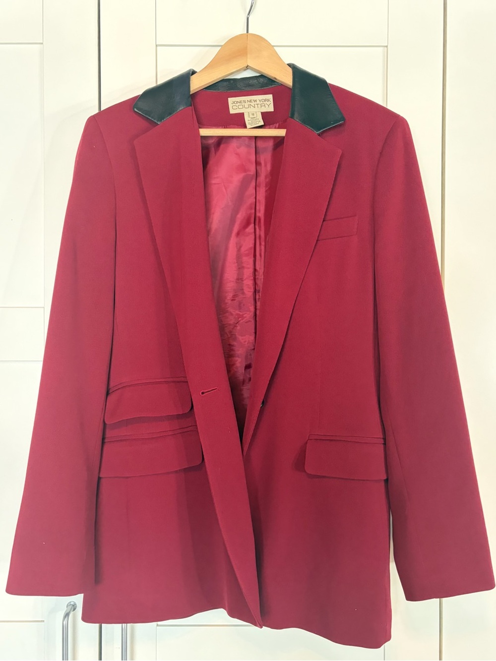 Jones New York Burgundy Blazer with Black Collar W
